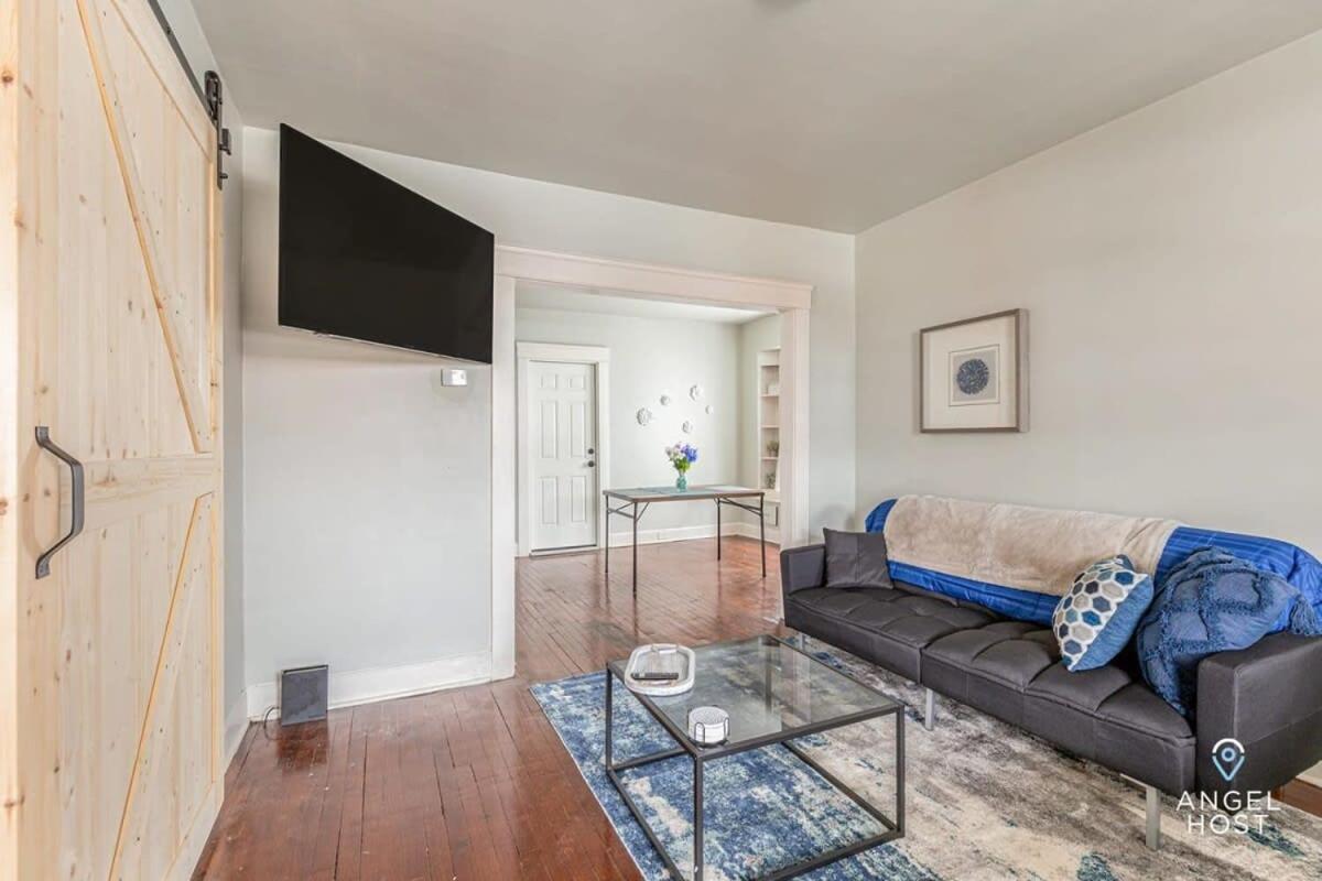 Newly Remodeled Apt, South Hills Old Brooklyn Area Кливленд Экстерьер фото