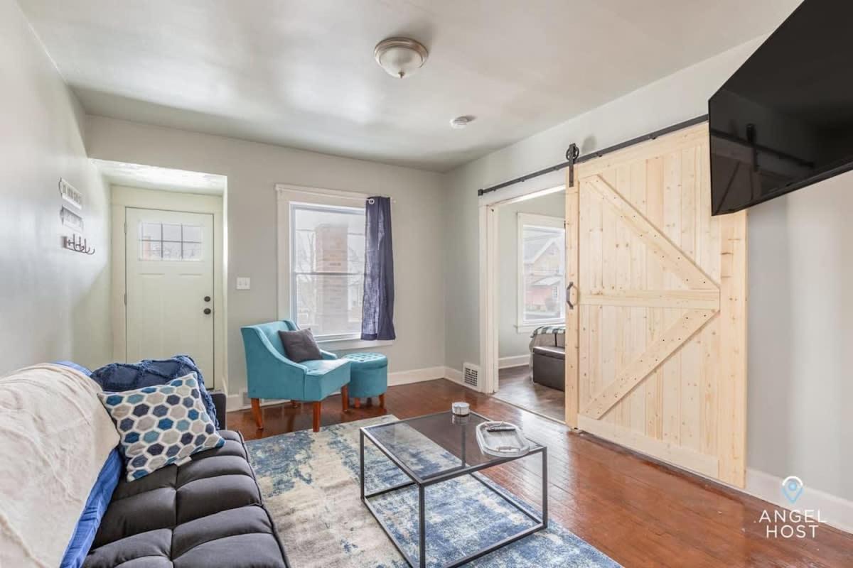 Newly Remodeled Apt, South Hills Old Brooklyn Area Кливленд Экстерьер фото