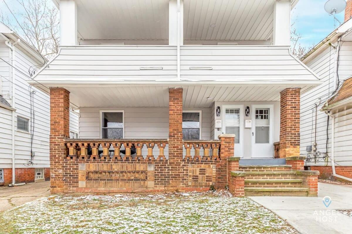 Newly Remodeled Apt, South Hills Old Brooklyn Area Кливленд Экстерьер фото
