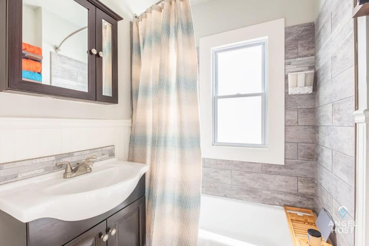 Newly Remodeled Apt, South Hills Old Brooklyn Area Кливленд Экстерьер фото
