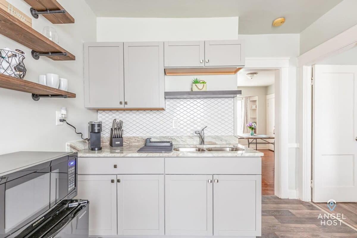 Newly Remodeled Apt, South Hills Old Brooklyn Area Кливленд Экстерьер фото